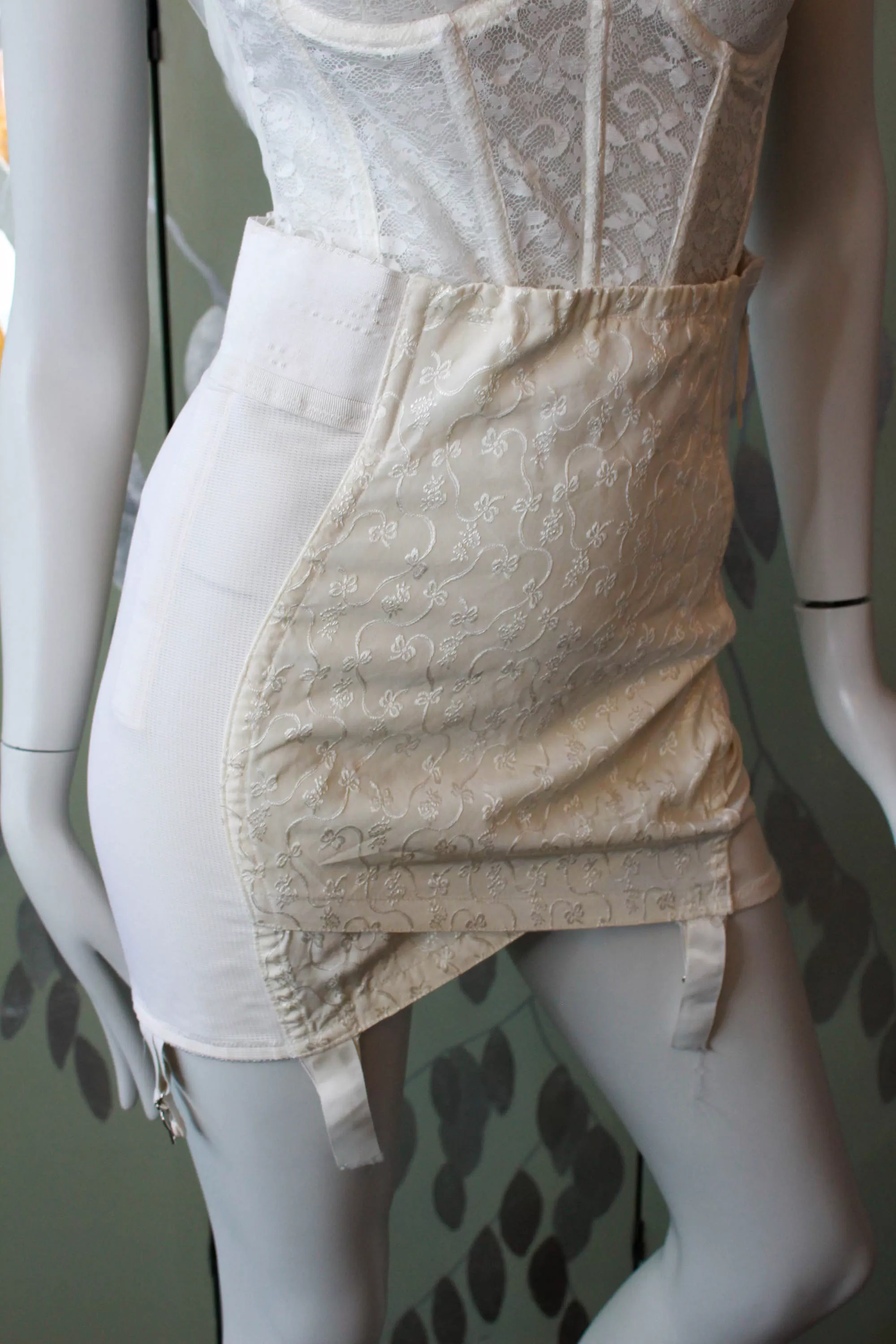 1950s Cream Girdle with Floral Embroidery, 26" Waist