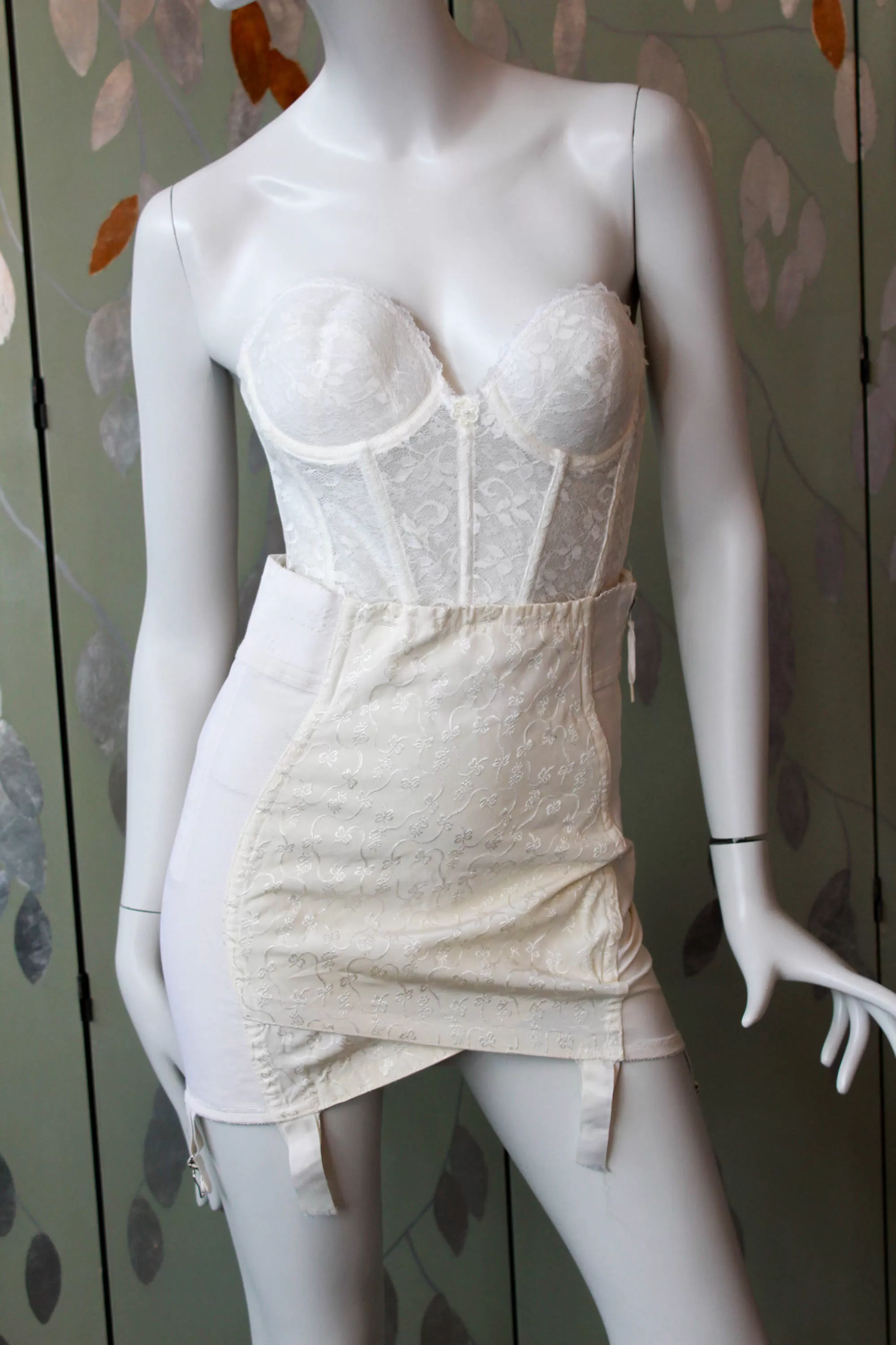 1950s Cream Girdle with Floral Embroidery, 26" Waist