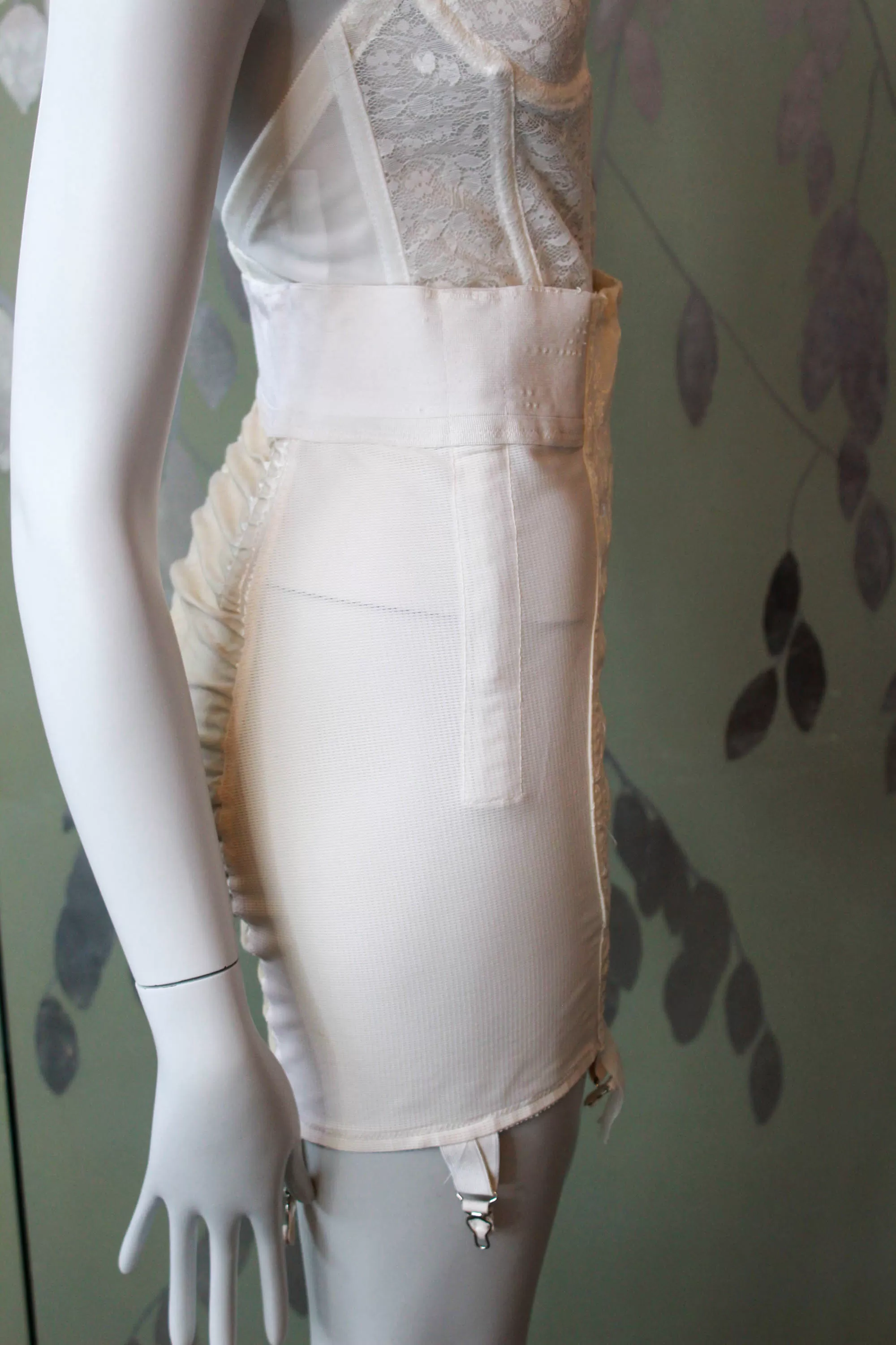 1950s Cream Girdle with Floral Embroidery, 26" Waist