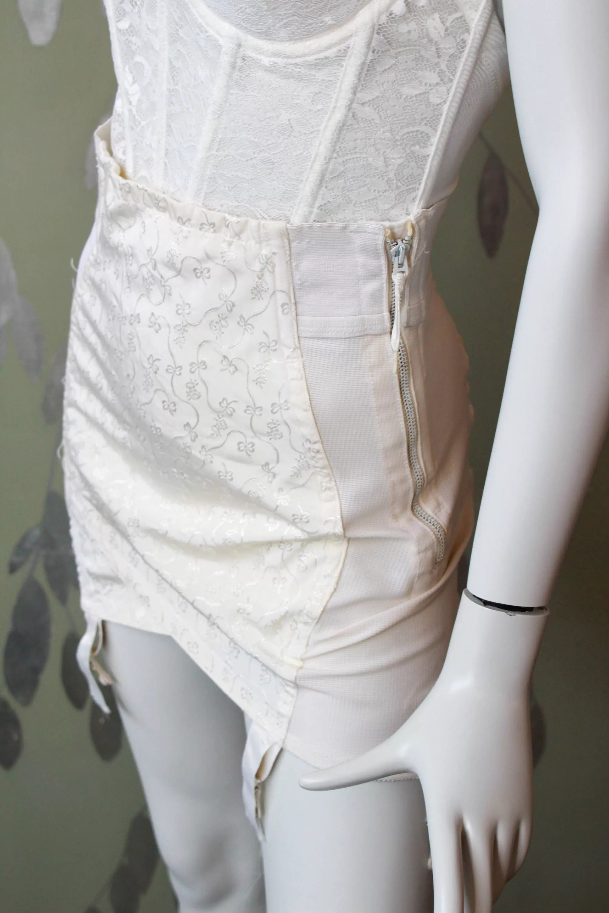 1950s Cream Girdle with Floral Embroidery, 26" Waist