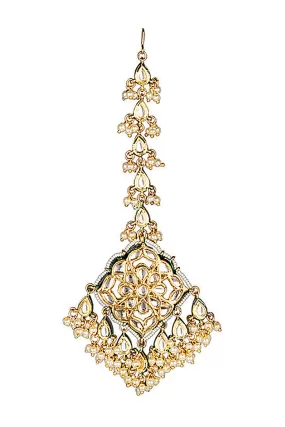 Alloy Kundan Maang Tikka in Gold and White