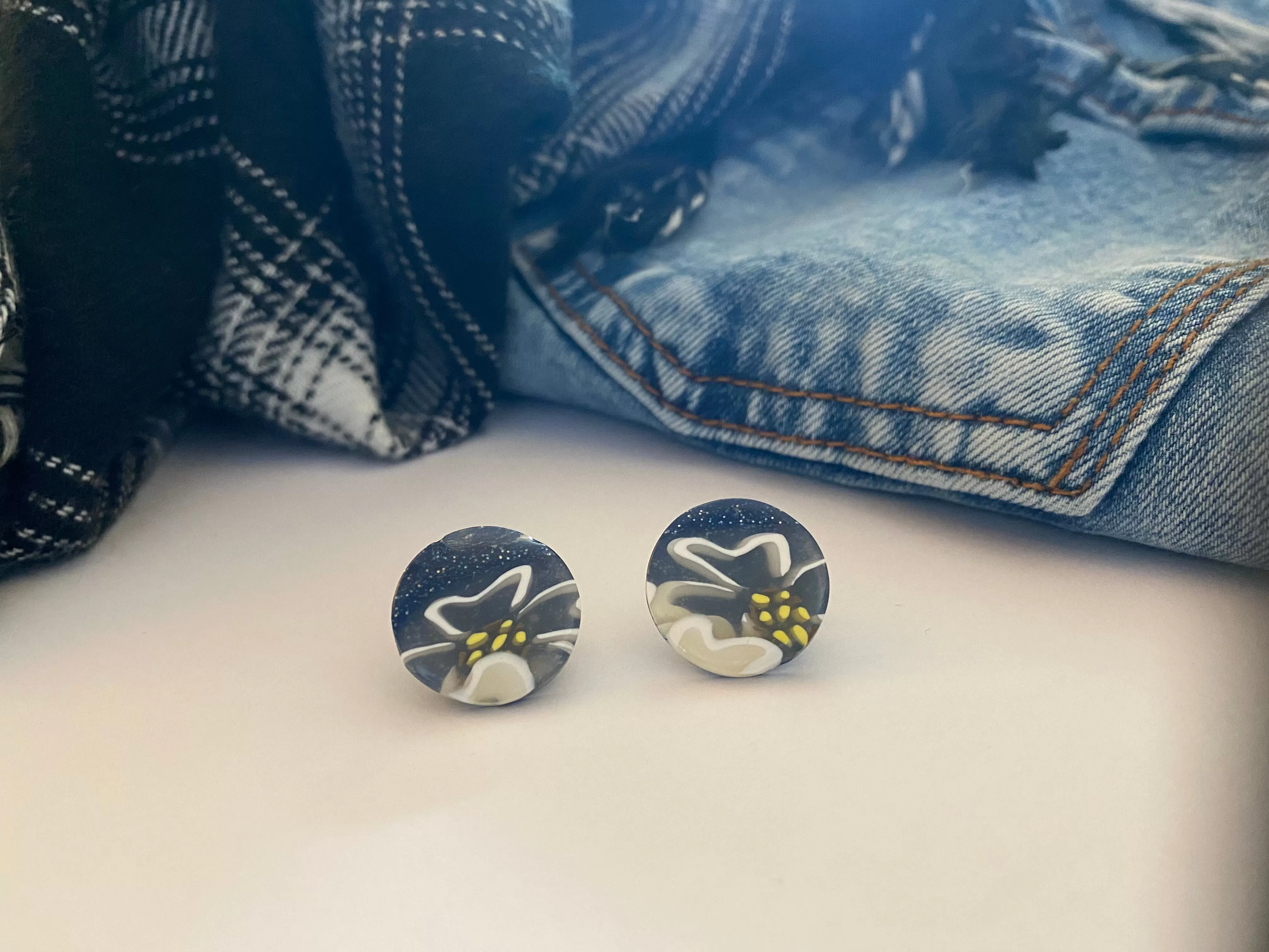 Birdie Medium Stud Flower Earrings