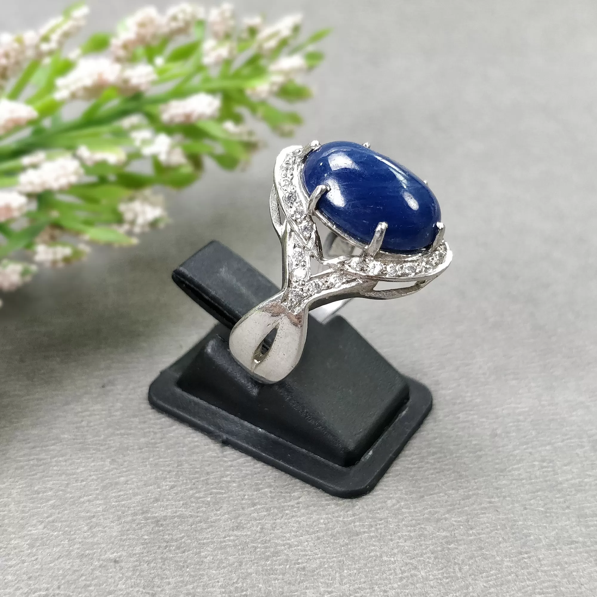 Blue SAPPHIRE Gemstone With CZ RING : 6.37gms 925 Sterling Silver Natural Sapphire Oval Cabochon Prong Set Unisex Ring 7.5US