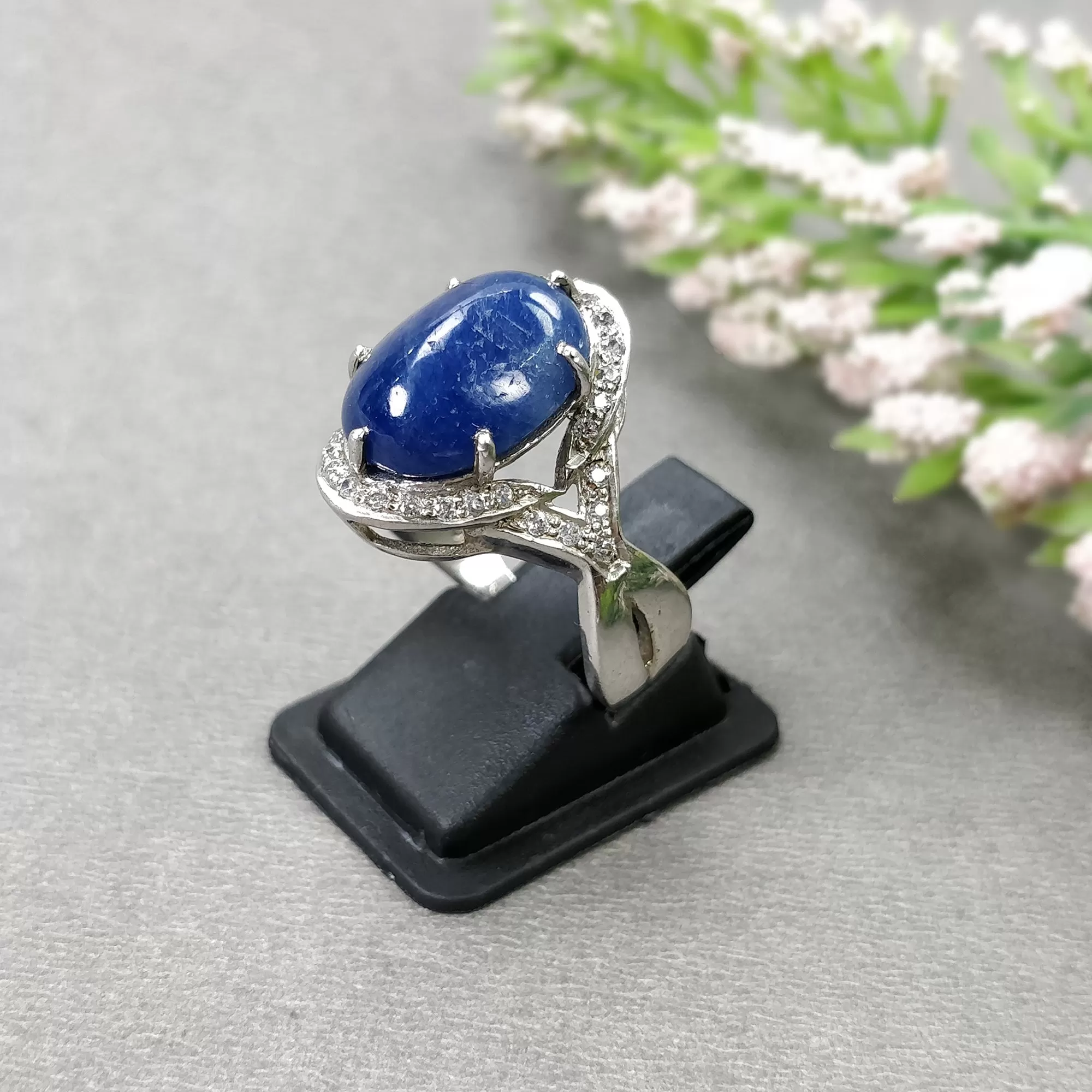 Blue SAPPHIRE Gemstone With CZ RING : 6.37gms 925 Sterling Silver Natural Sapphire Oval Cabochon Prong Set Unisex Ring 7.5US