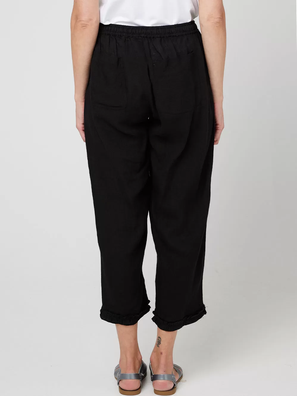 CAKE LINEN RUFFLE CAPRI PANT