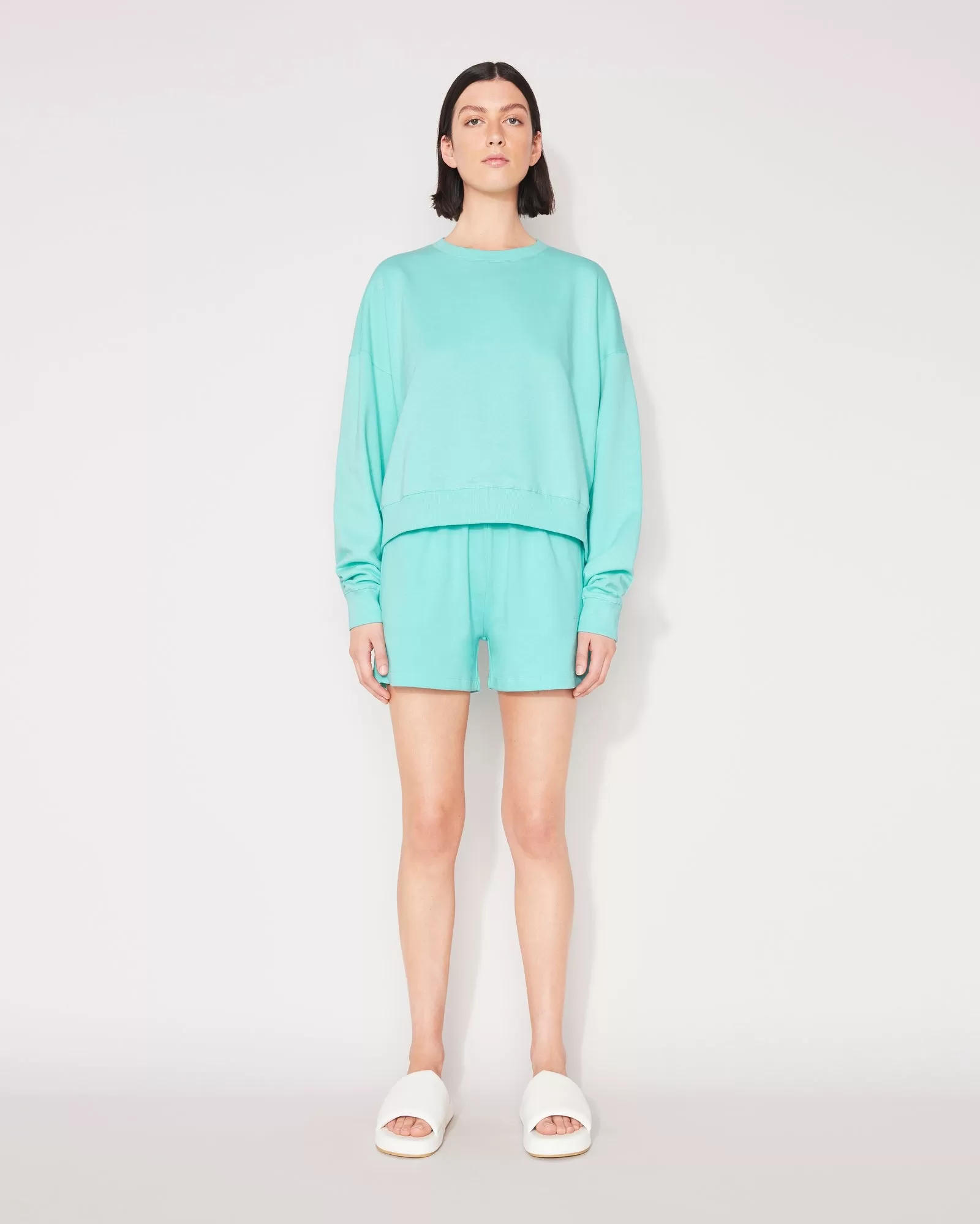 ESSENTIAL CROP SWEATSHIRT - ARUBA BLUE